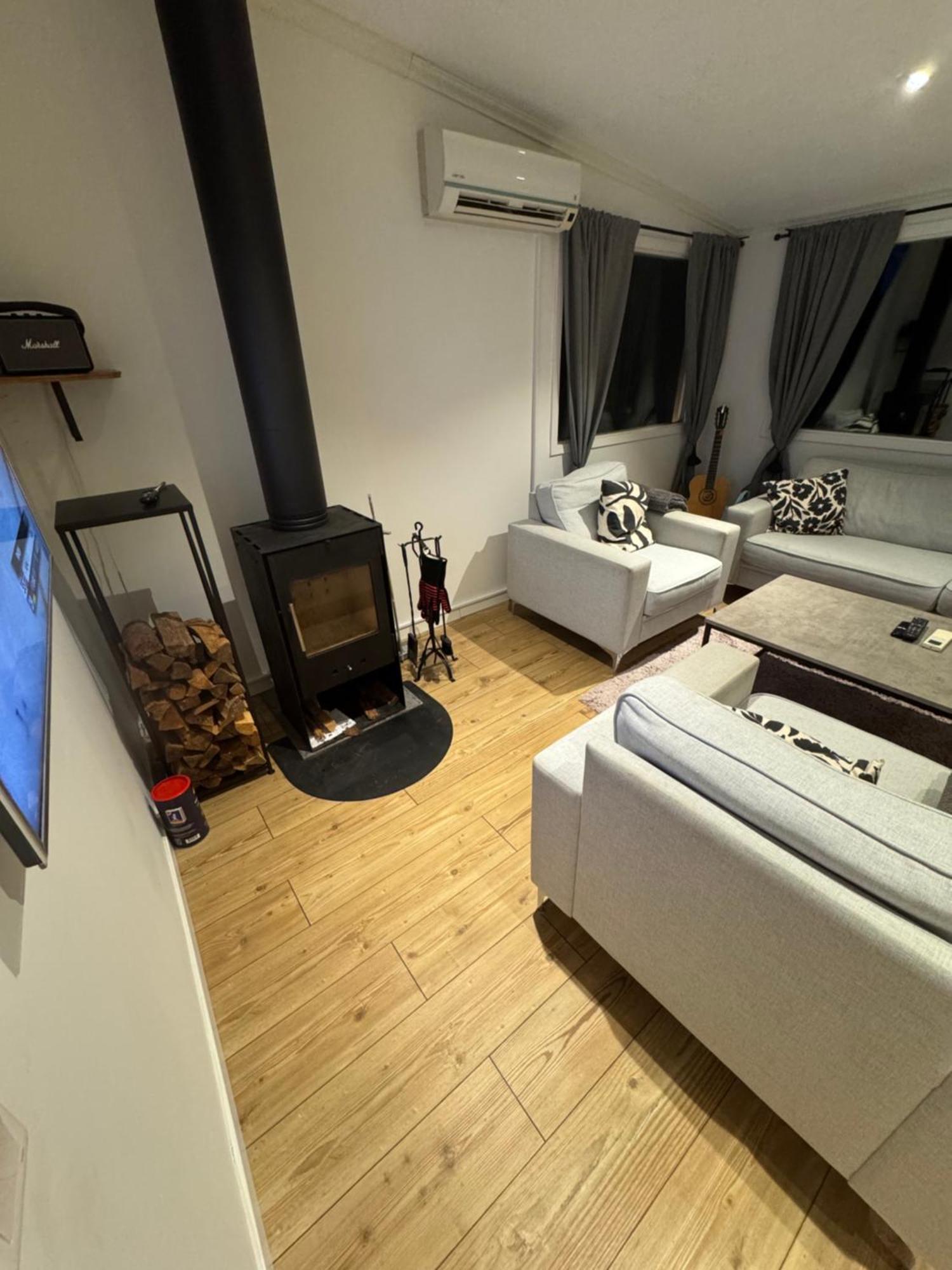 Mysig Stuga I Naevesta Orebro Exterior photo